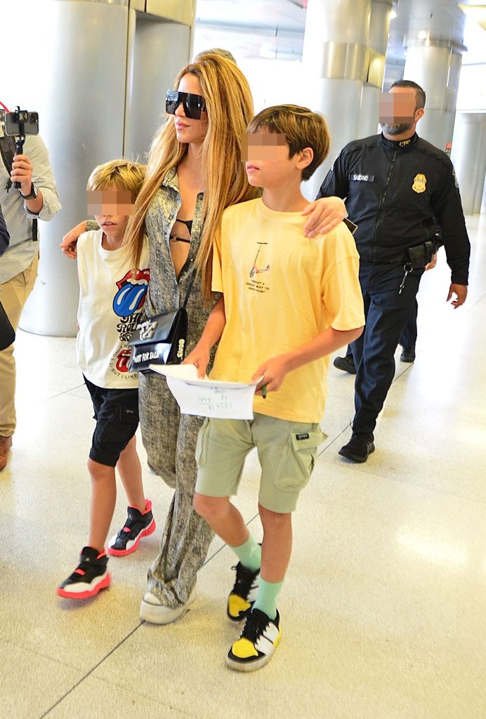 Shakira vuelve a Miami con sus hijos