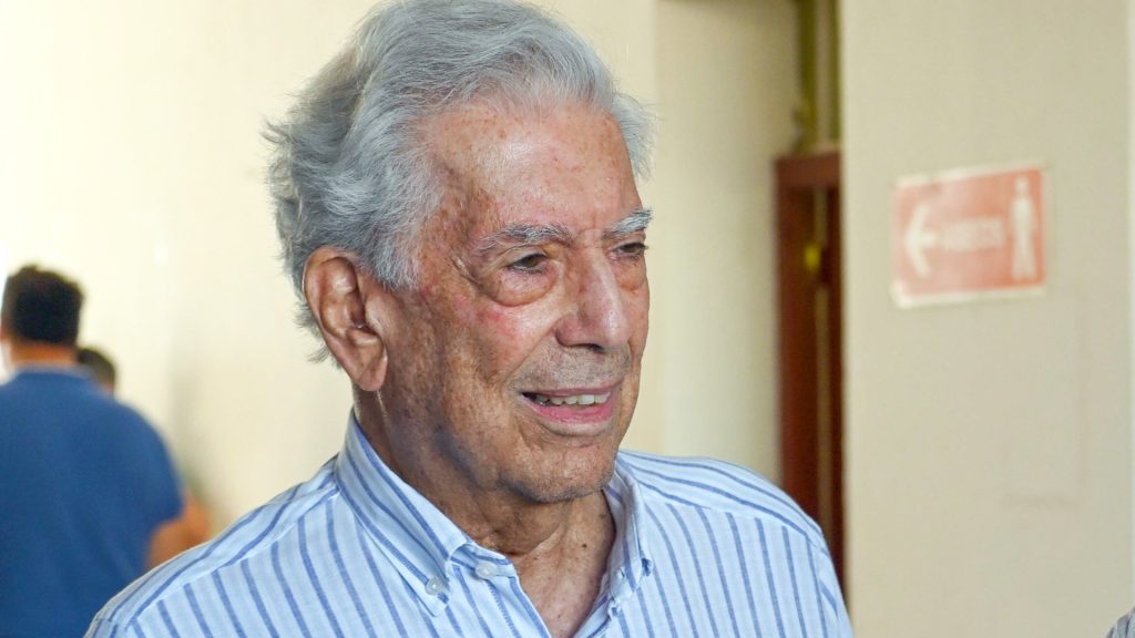 Mario Vargas Llosa habla de su encuentro con Tamara Falcó e Íñigo Onieva en el aeropuerto