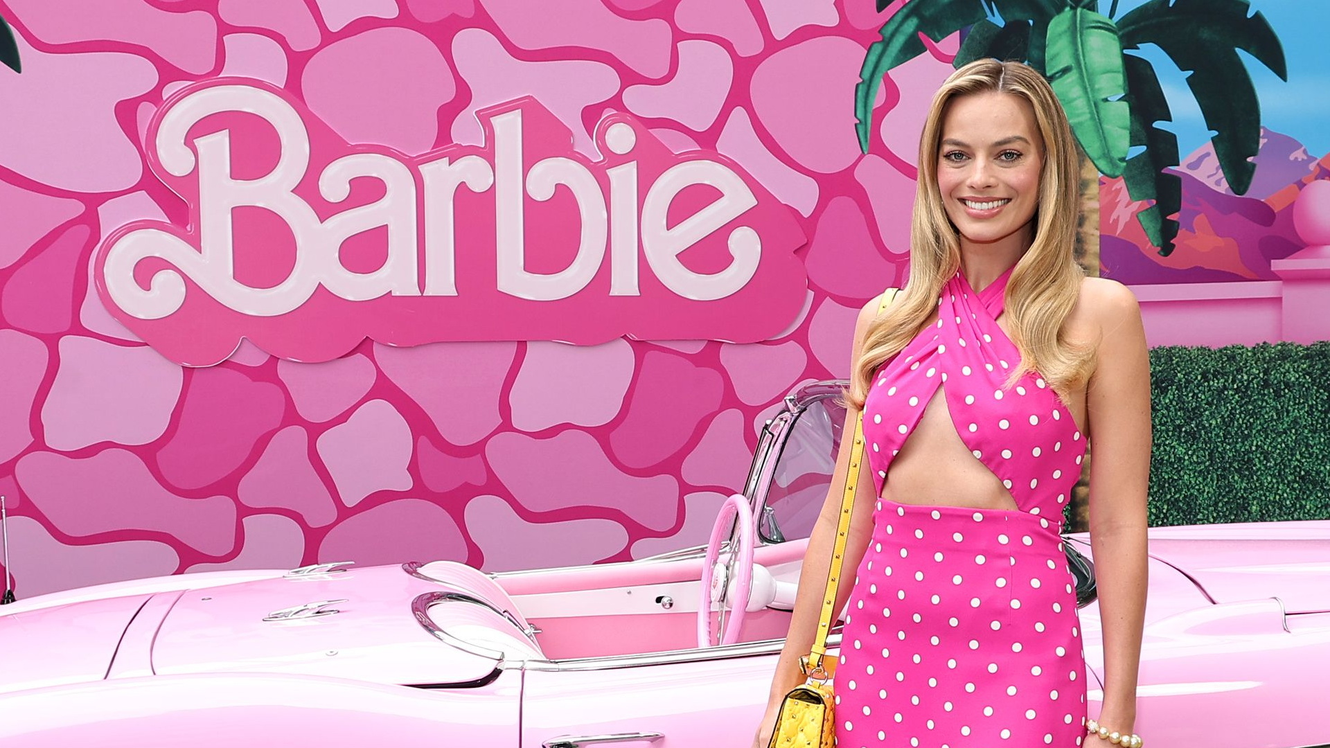 Vuelve el look Barbie: el rosa se convierte en el color del verano gracias a Margot Robbie