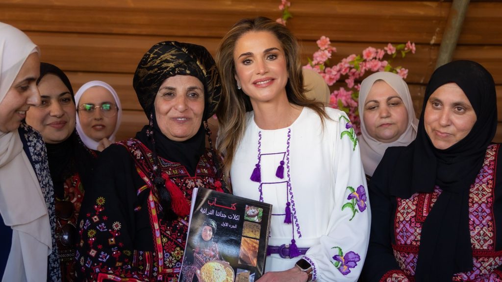 El 'precumple' más folclórico de Rania de Jordania para celebrar sus 53 años