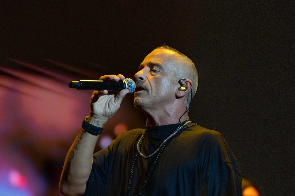 Eros Ramazzotti en un concierto.