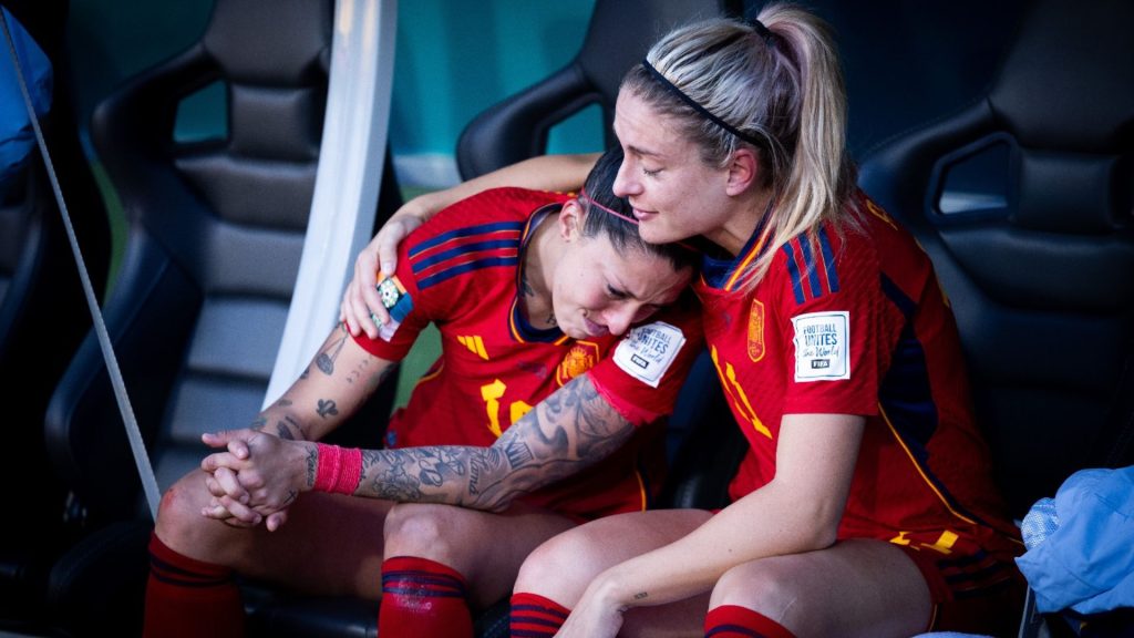 Alexia Putellas y Jenni Hermoso lloran de felicidad por la victoria ante Países Bajos