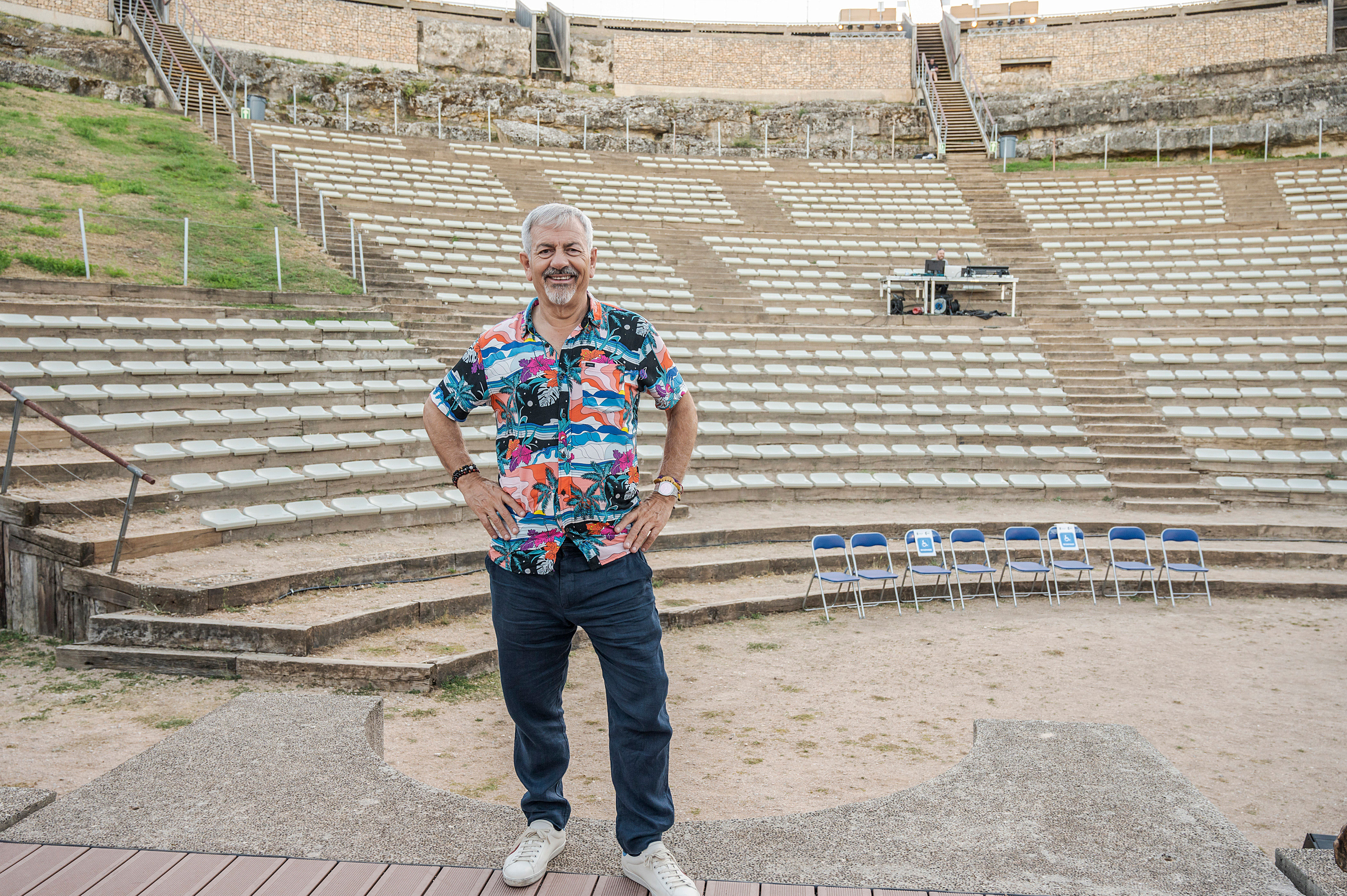Carlos Sobera en el teatro romano de Clunia.