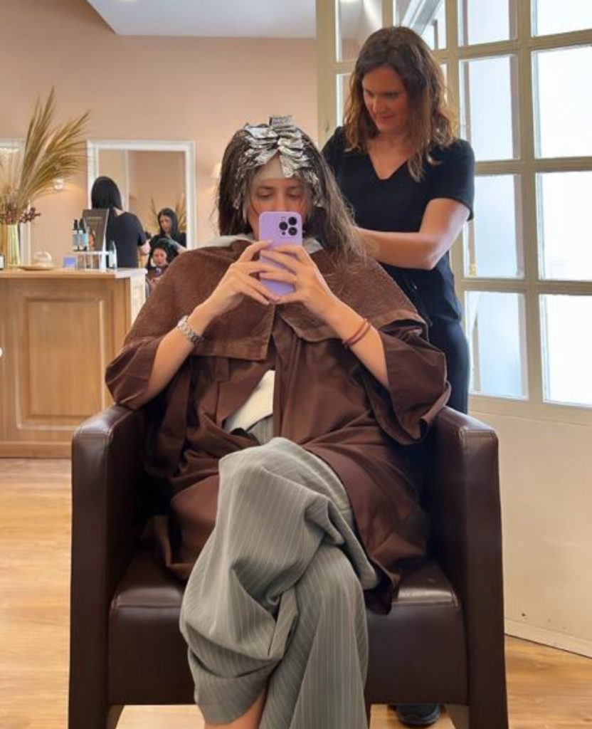 Claudia Osborne en la peluquería 