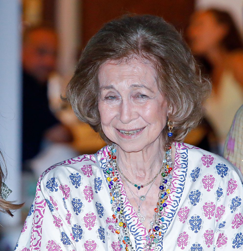 La Reina Sofía da una lección de modernidad a sus nietas