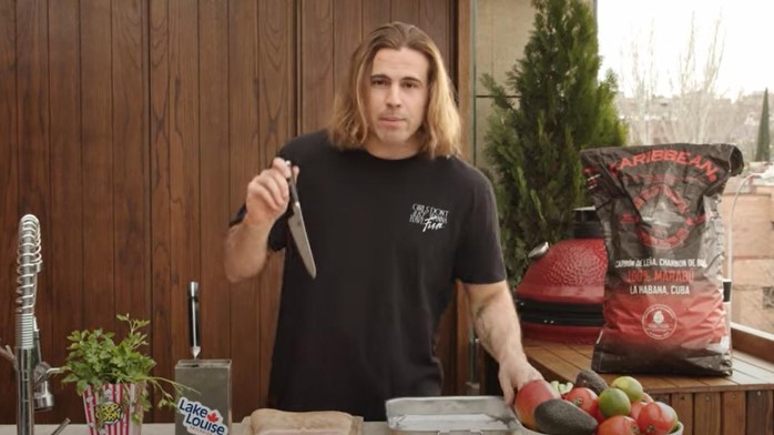 Daniel Sancho en un vídeo de cocina.