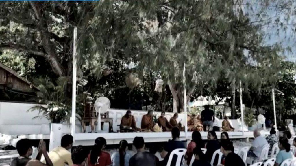 Monjes budistas celebran un ritual budista en la escena del crimen de daniel sancho