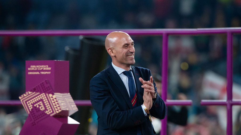 Luis Rubiales y el sueldo que se embolsa mensualmente. En la imagen le vemos en la final del Mundial de fútbol femenino 