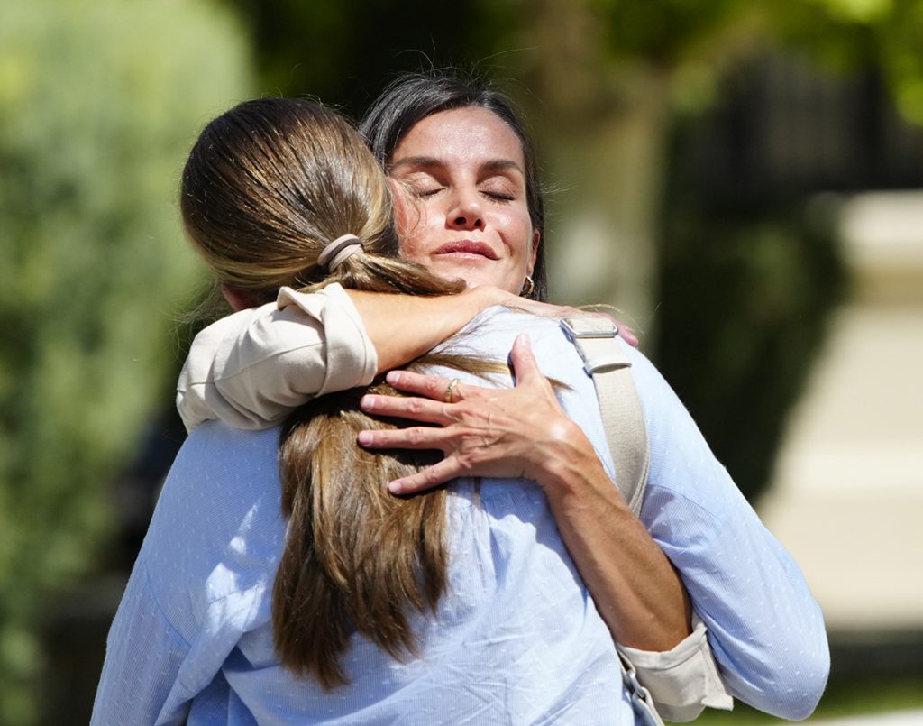 La Foto De La Reina Letizia Y Leonor Que Ha Traspasado Fronteras La Foto De La Reina Letizia Y Leonor Que Ha Traspasado Fronteras