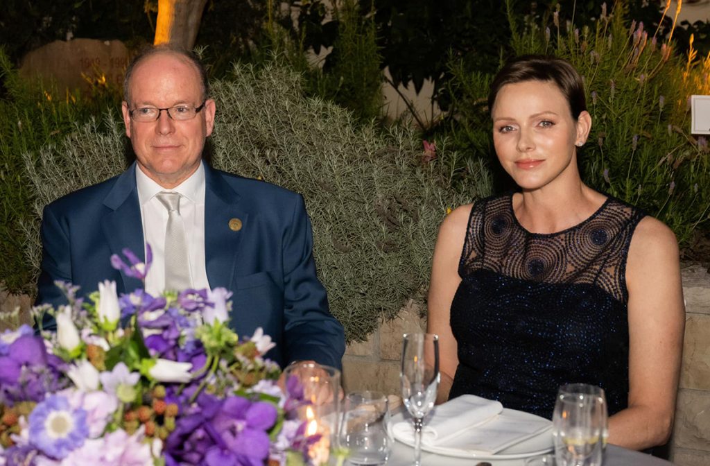 Charlène de Mónaco y el príncipe Alberto, durante una cena oficial este verano 