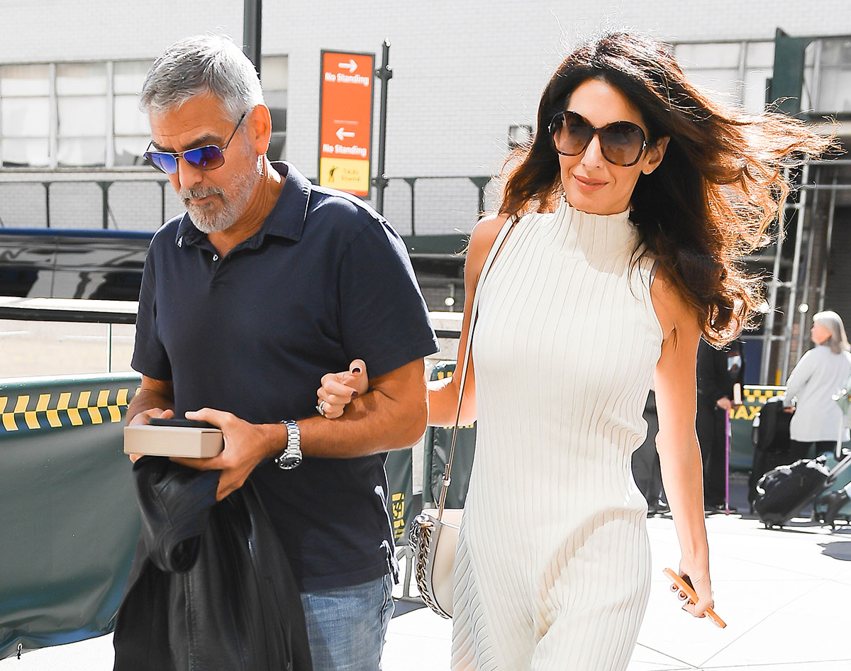 Amal y George Clooney pasean por la calle