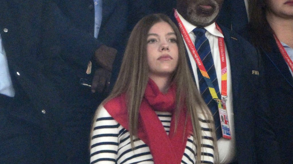 La Infanta Sofía se adelanta al otoño con su look en la final del Mundial de fútbol femenino