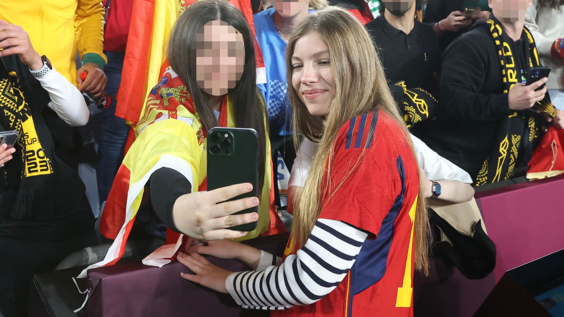 Los aficionados españoles le han pedido fotos a la Infanta Sofía