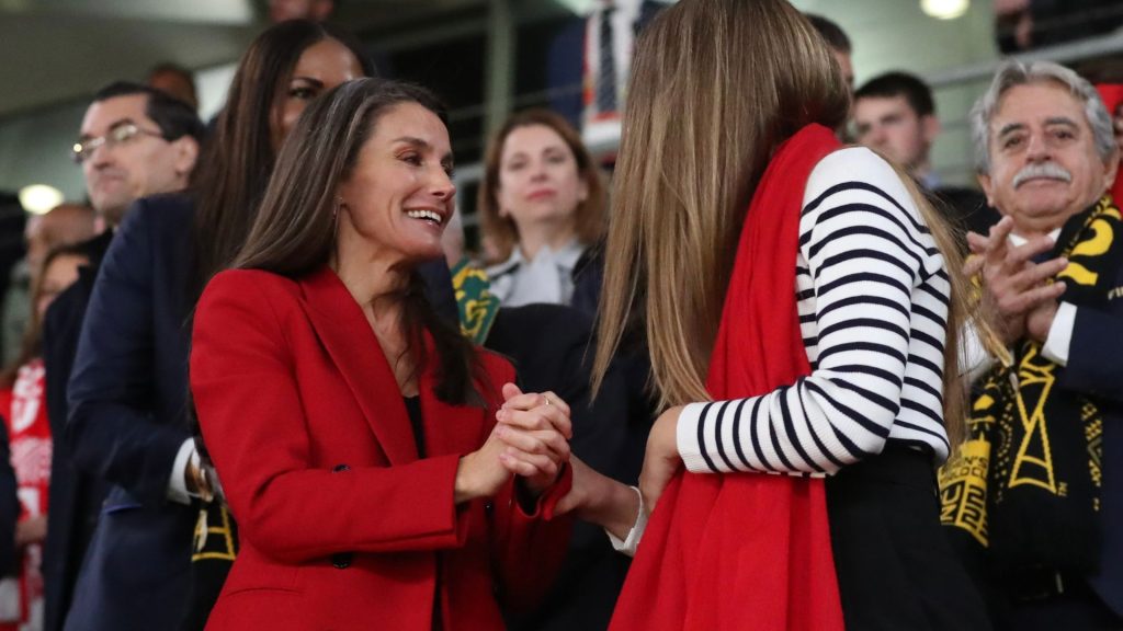 La Reina Letizia y la Infanta Sofía, el talismán de la Selección Femenina de Fútbol: sus mejores fotos en Sídney