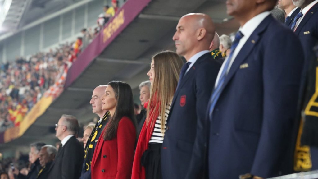 La Reina Letizia y su hija, la Infanta Sofía, en la Final Femenina de Fútbol de Sídney