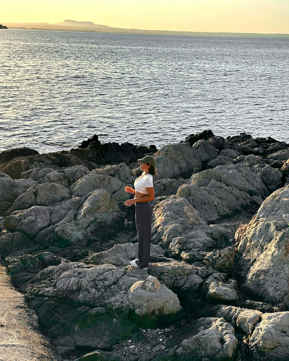 Alba Díaz posa frente al mar