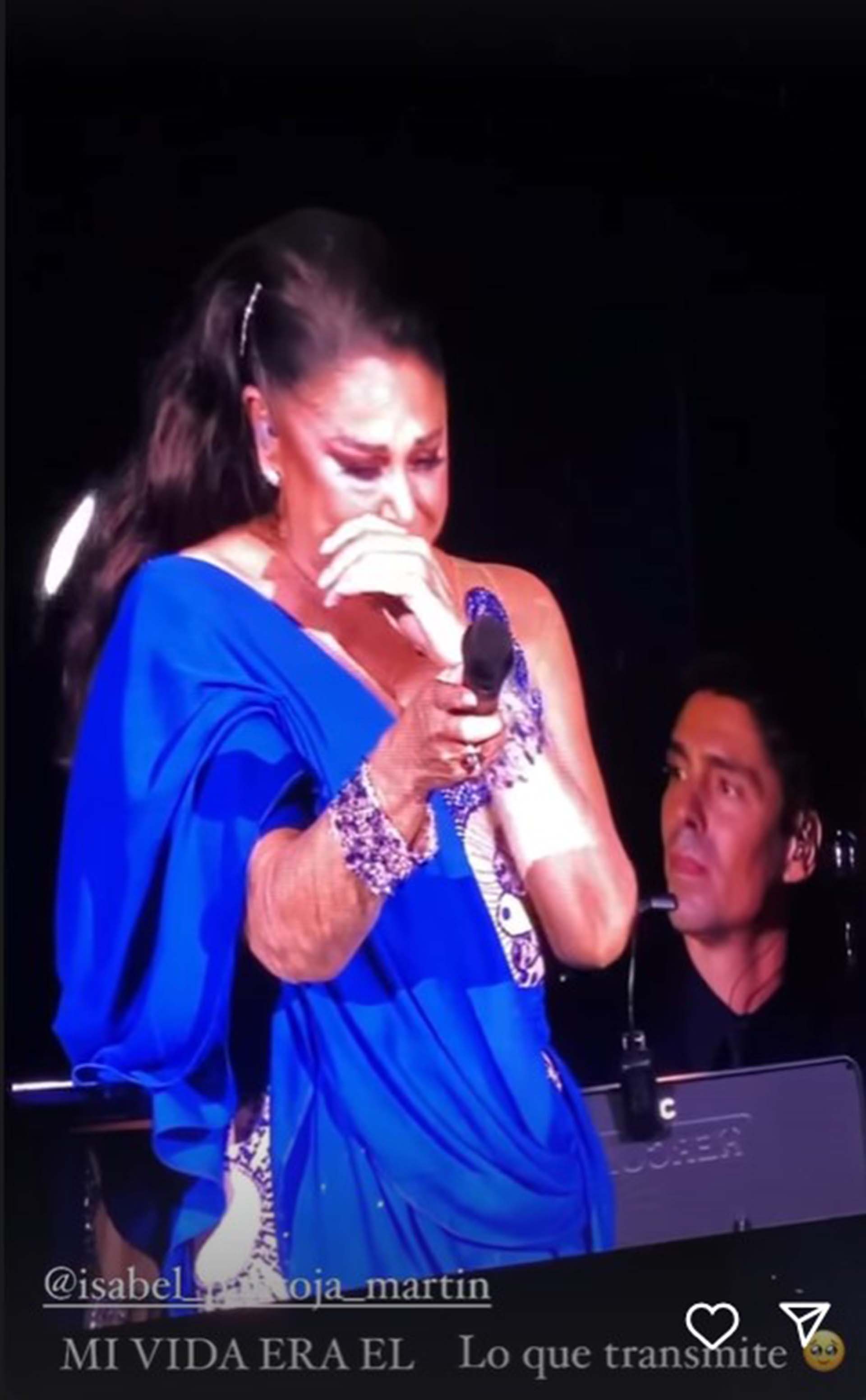 Isabel Pantoja rompe a llorar durante su concierto en Gran Canaria