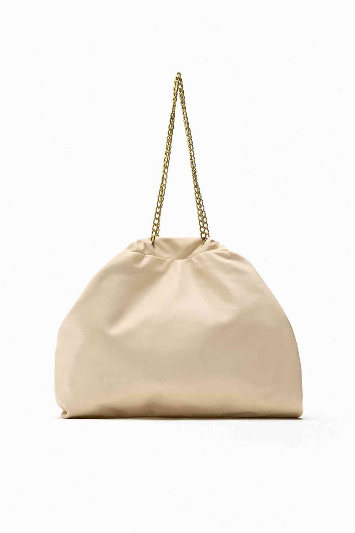 Bolso de Zara con cadena