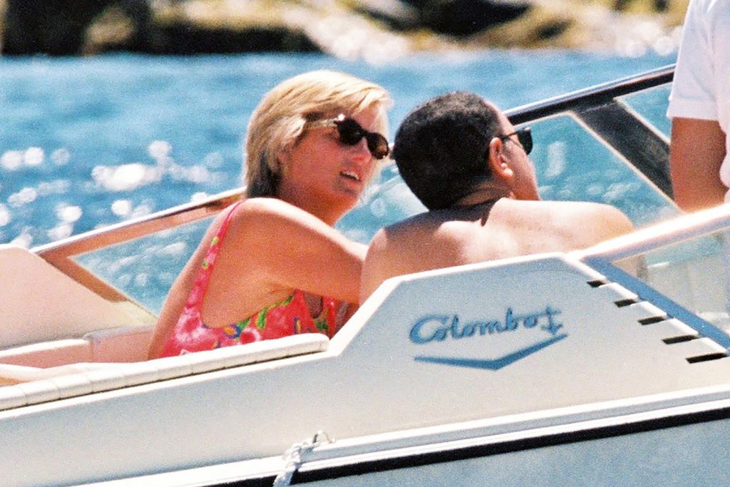 Diana de Gales y Dodi Al-Fayed en un barco.