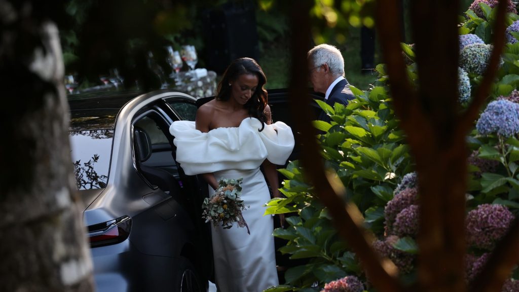 Primeras imágenes de la boda de Ana Peleteiro y Benjamín Compaoré