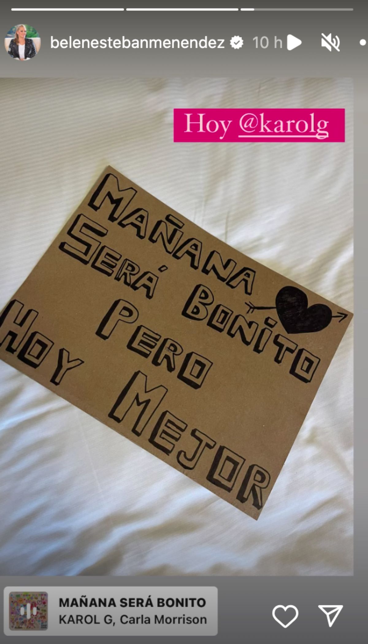 La pancarta de Belén Esteban para el concierto de Karol G