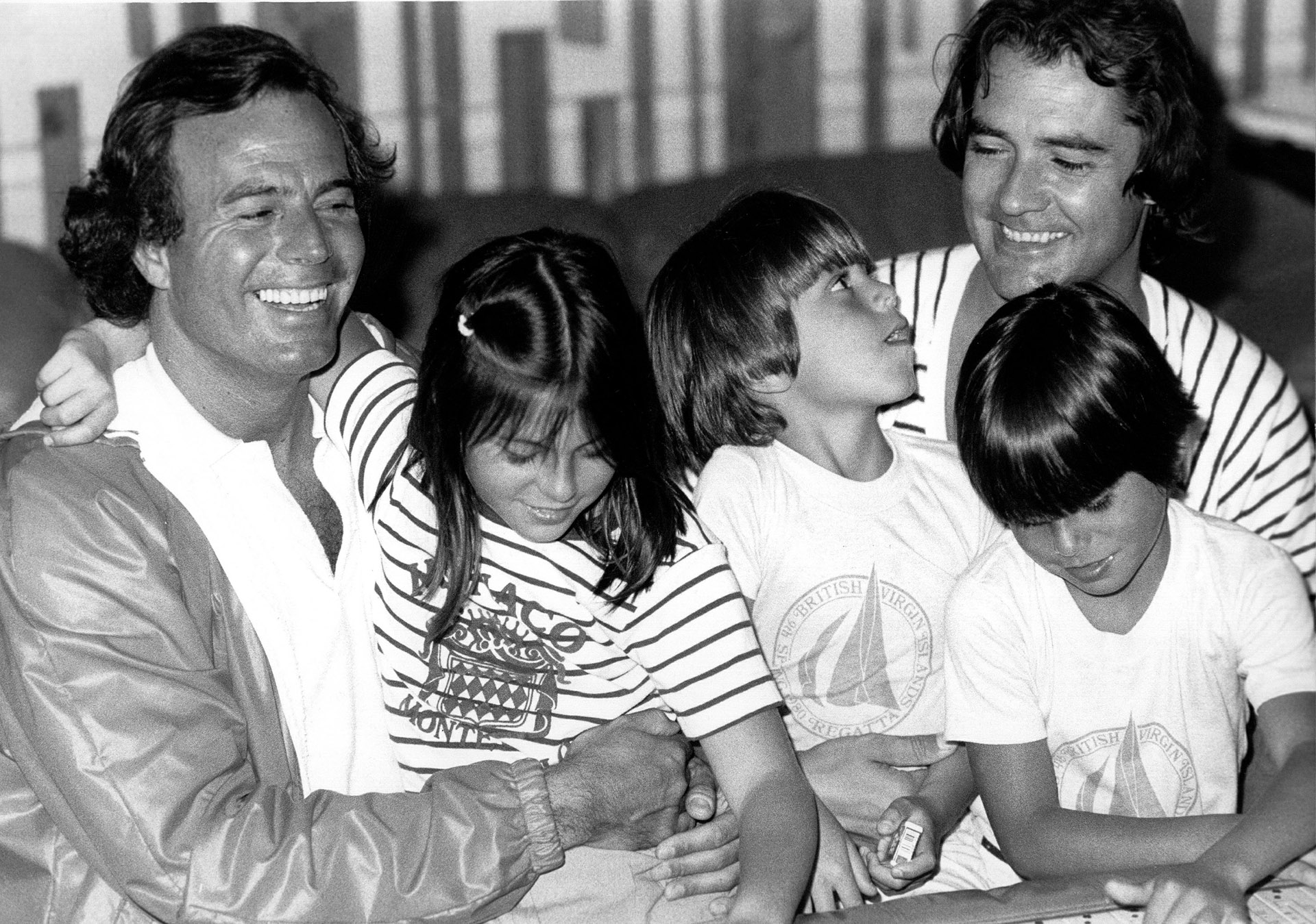 Julio Iglesias, Isabel Preysler y sus hijos en común: Chábeli, Julio José y Enrique.