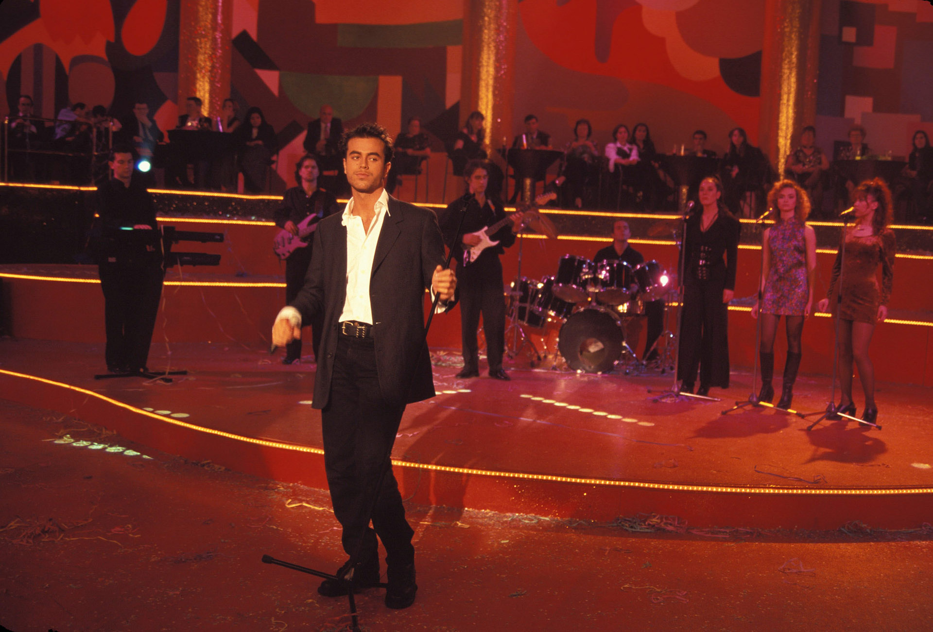 Enrique Iglesias en un escenario.