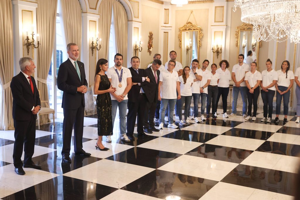 Los Reyes con los equipos de natación artística y waterpolo.