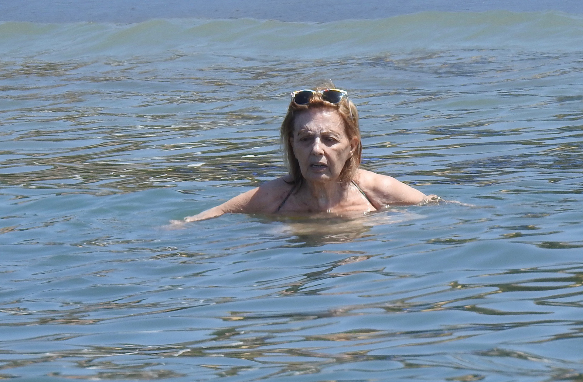 María Teresa Campos en la playa de Málaga.