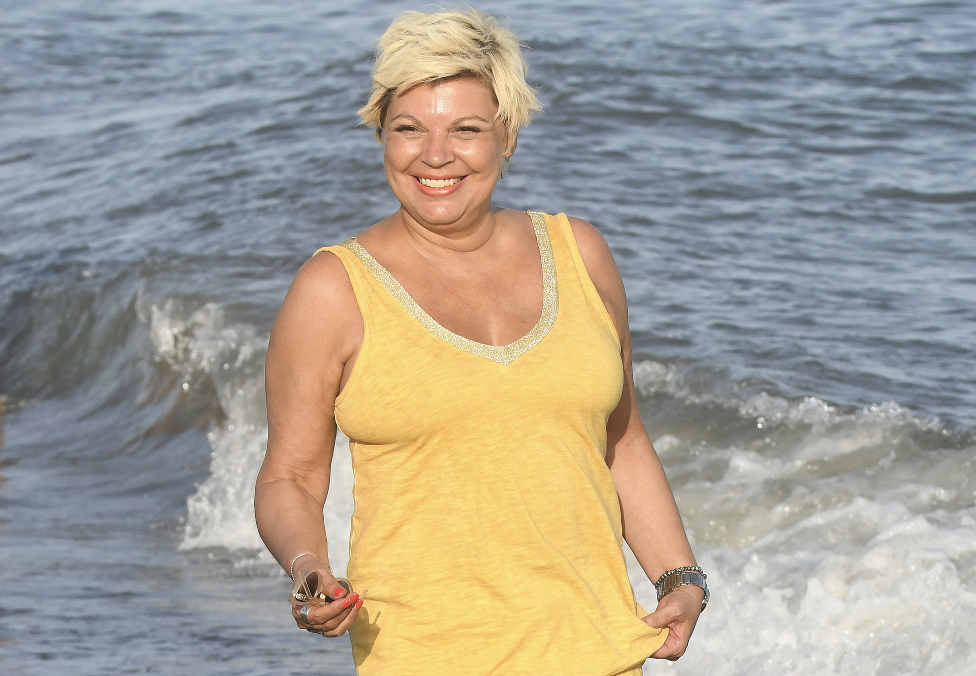 Terelu Campos en la playa de Málaga.