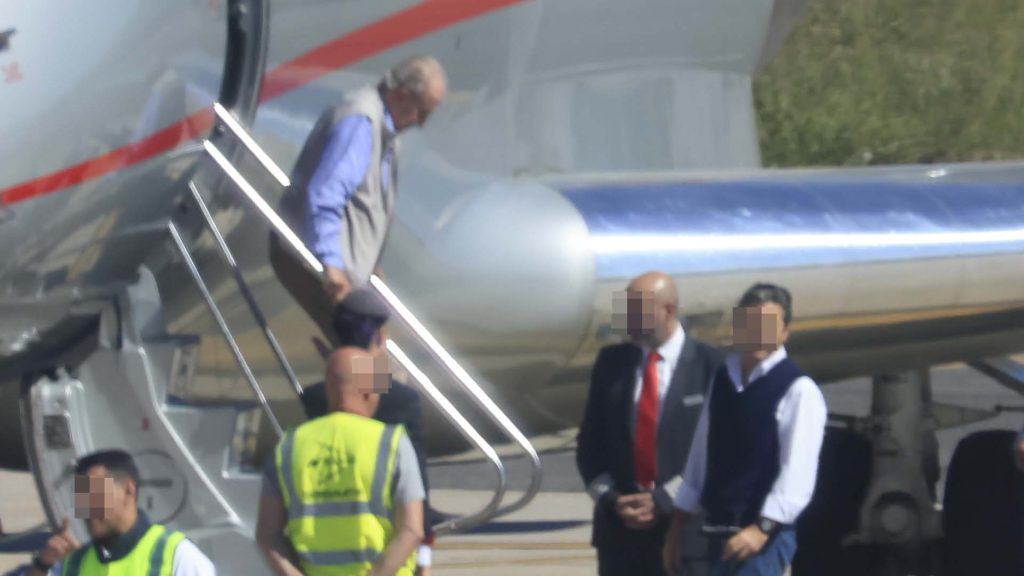 El Rey Juan Carlos aterriza en Sanxenxo: primera imagen de su cuarta visita a España tras mudarse a Abu Dabi