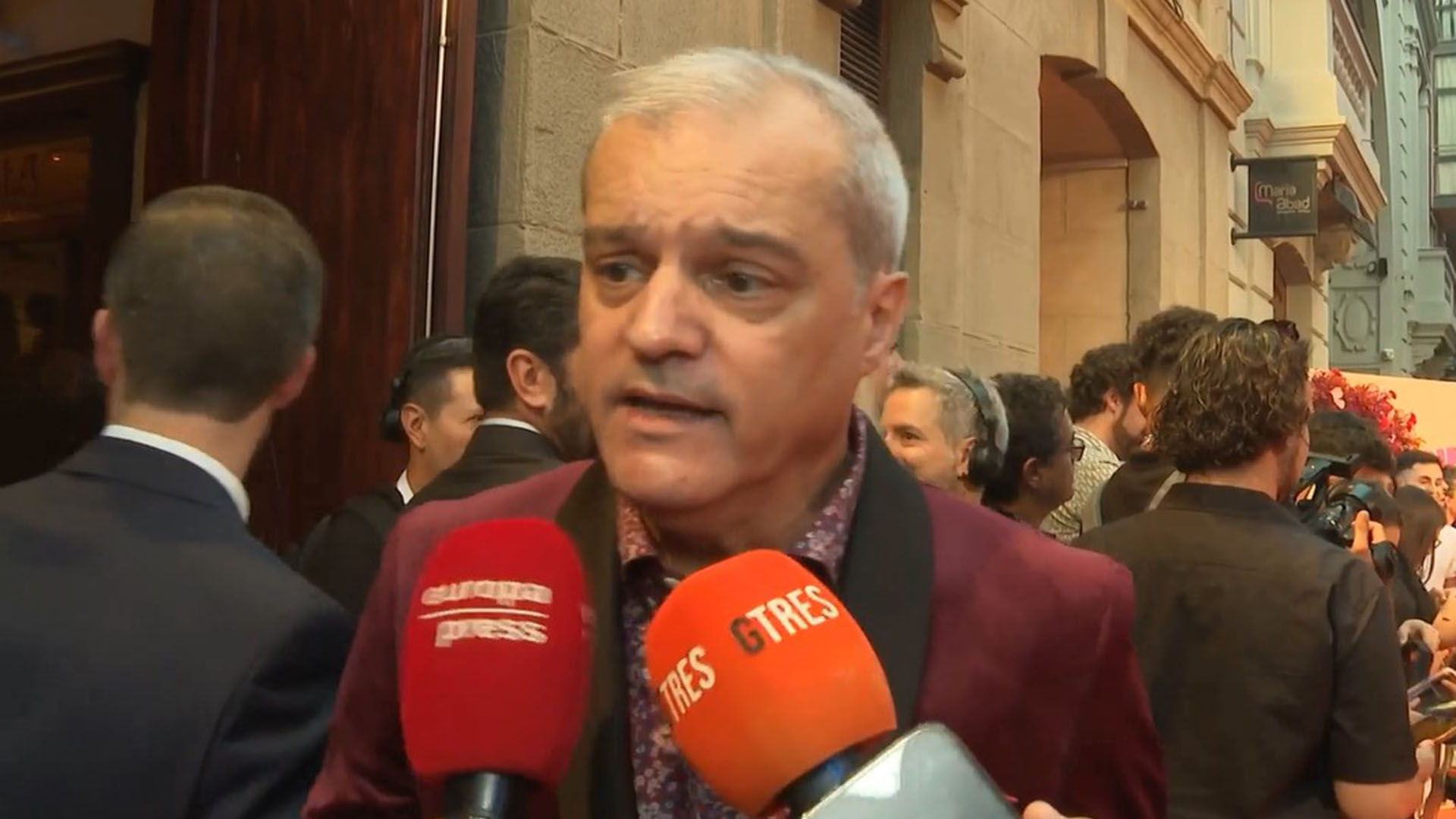 Ramón García atienda a la prensa durante el Festival de Televisión de Vitoria