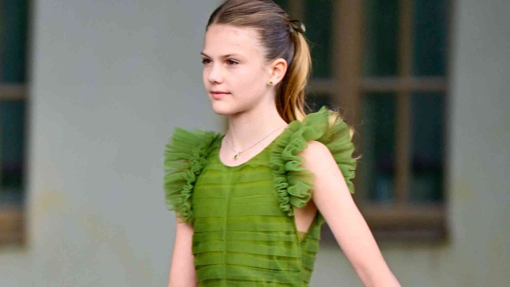Estelle de Suecia, con solo 11 años, eclipsa a todas las royals vestida de gala (y de Chanel)