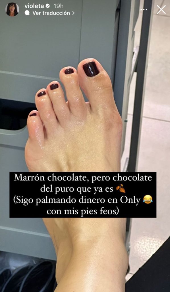 Violeta Mangriñán pedicura marrón chocolate 