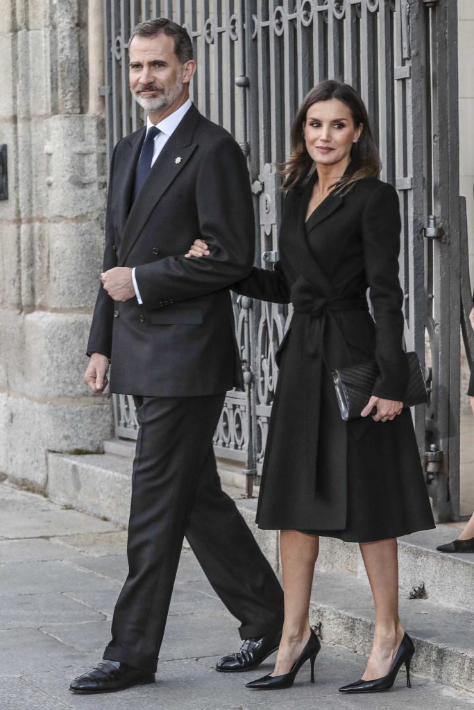 Los Reyes Felipe y Letizia en un funeral