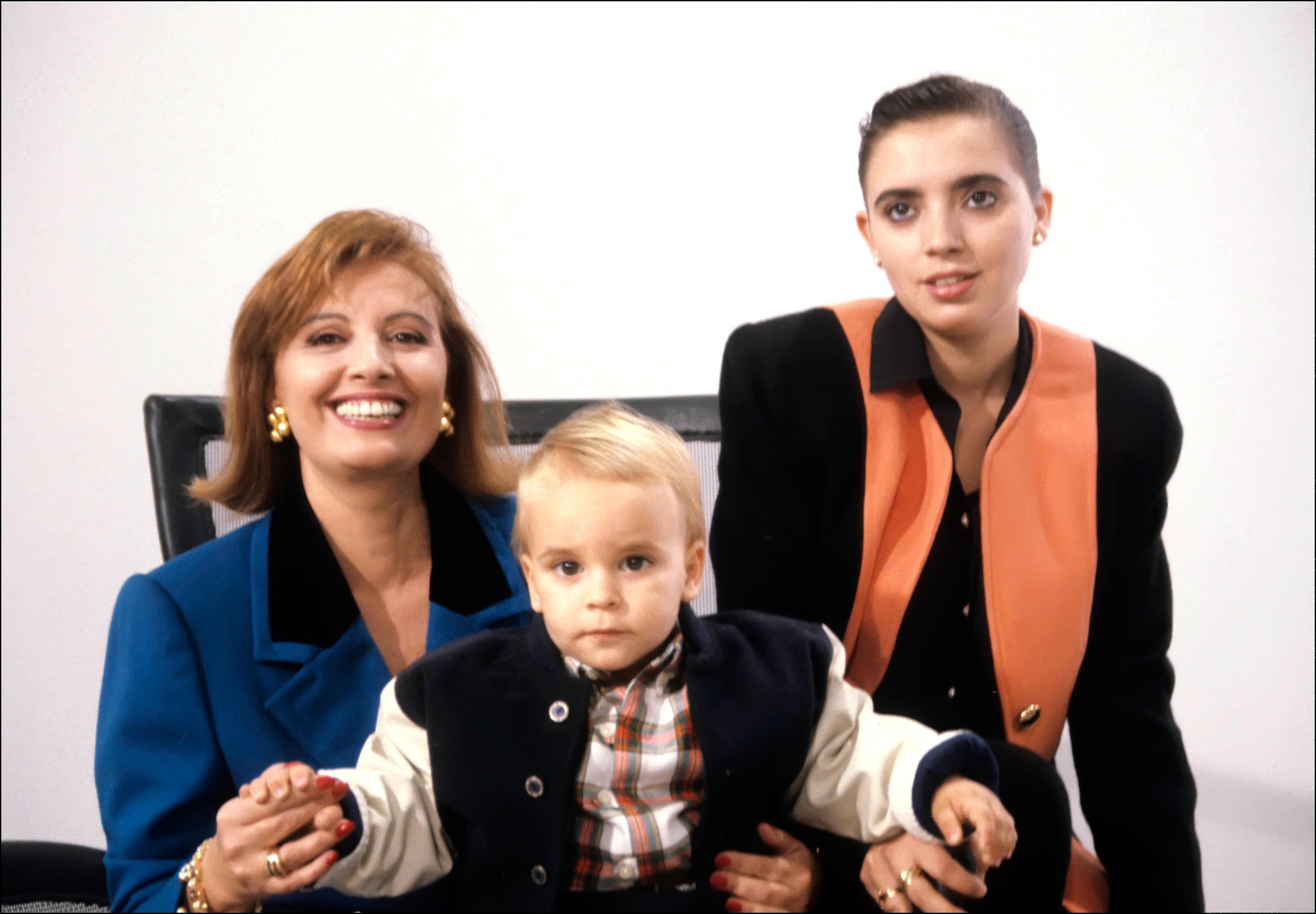 María Teresa Campos, con su hija Carmen y su nieto José María Almoguera