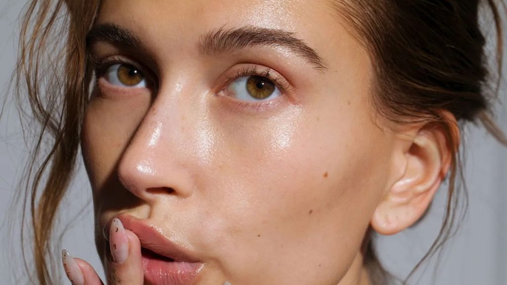 Prepara tu rostro ya para la llegada del otoño: 4 claves imprescindibles para lucir una piel joven y luminosa