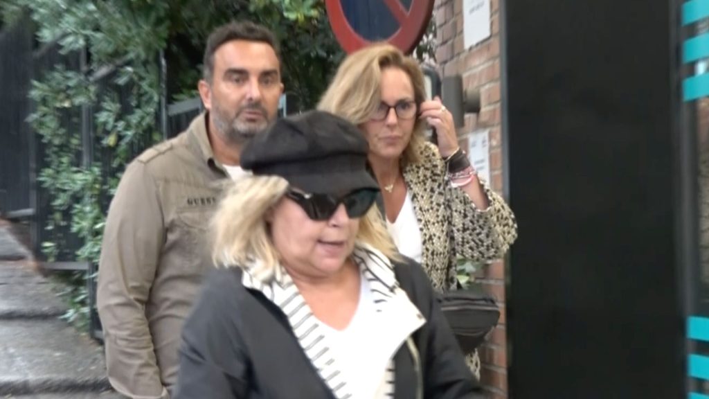 Rocío Carrasco y Fidel Albiac arropan a Terelu Campos tras el ingreso de María Teresa Campos