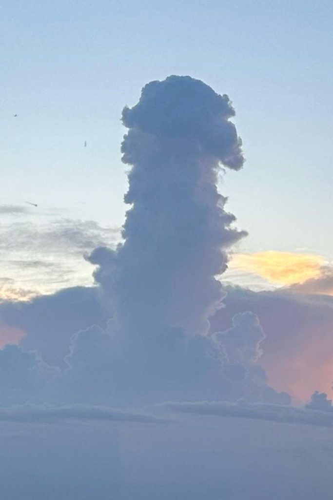 La sugerente foto de una nube que ha compartido Rosalía