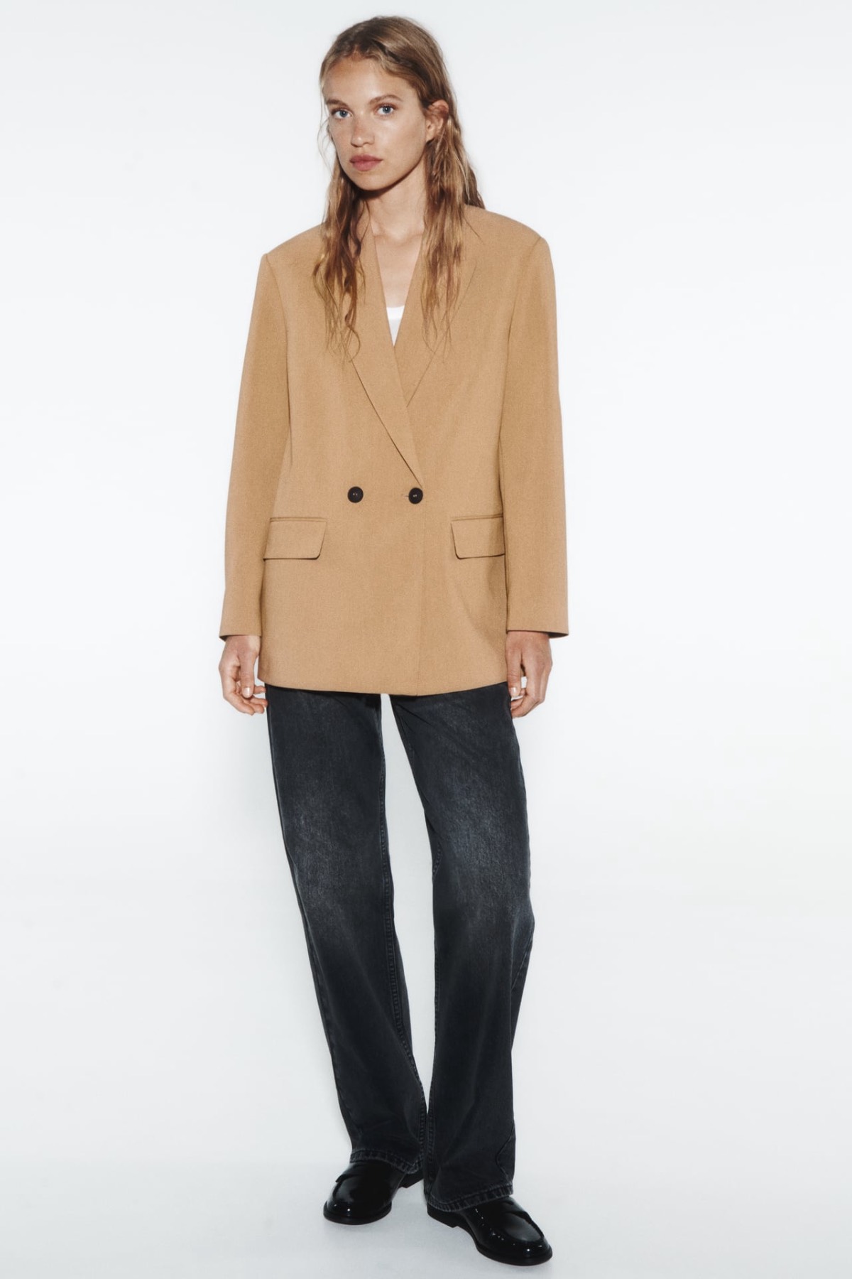 Blazer oversize beige de Zara