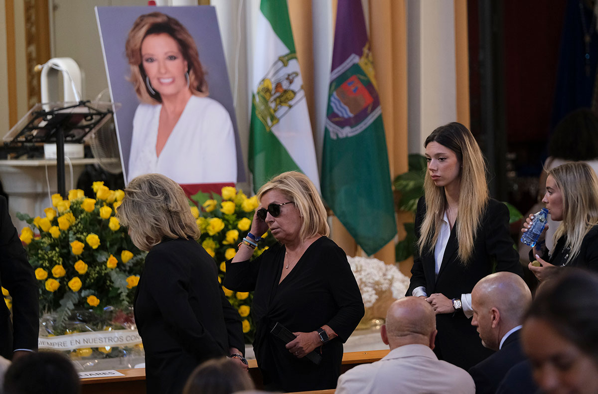 Terelu Campos y Carmen Borrego en el funeral de María Teresa Campos en Málaga