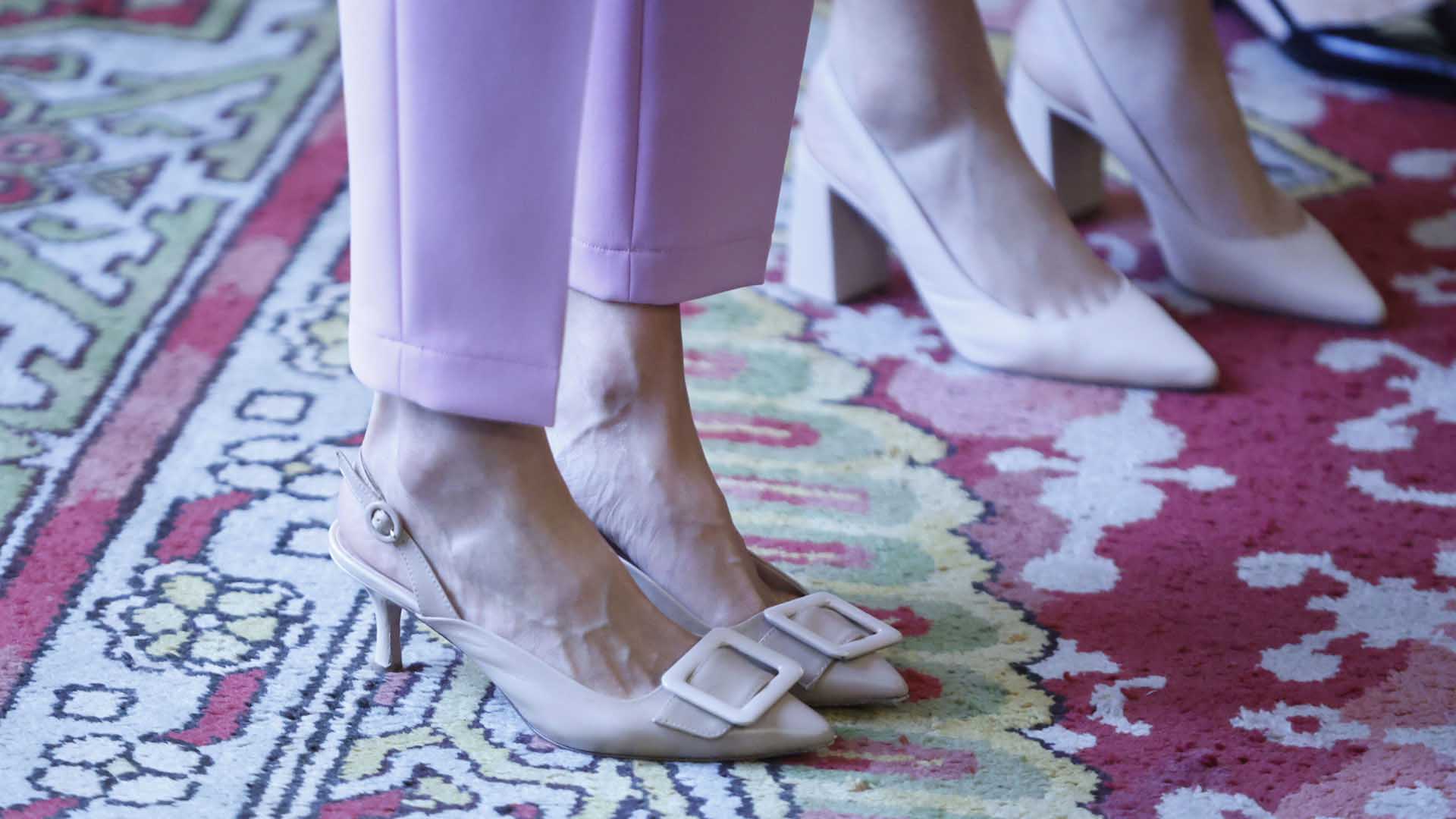 La Reina Letizia ha lucido estos zapatos de una firma española en las audiencias de los Premios Princesa de Asturias