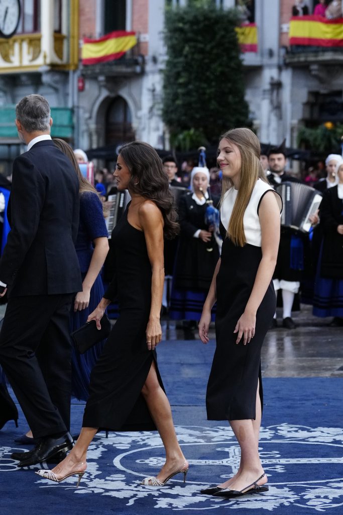 La Reina Letizia y la Infanta Sofía en los Premios Princesa de Asturias 2023.
