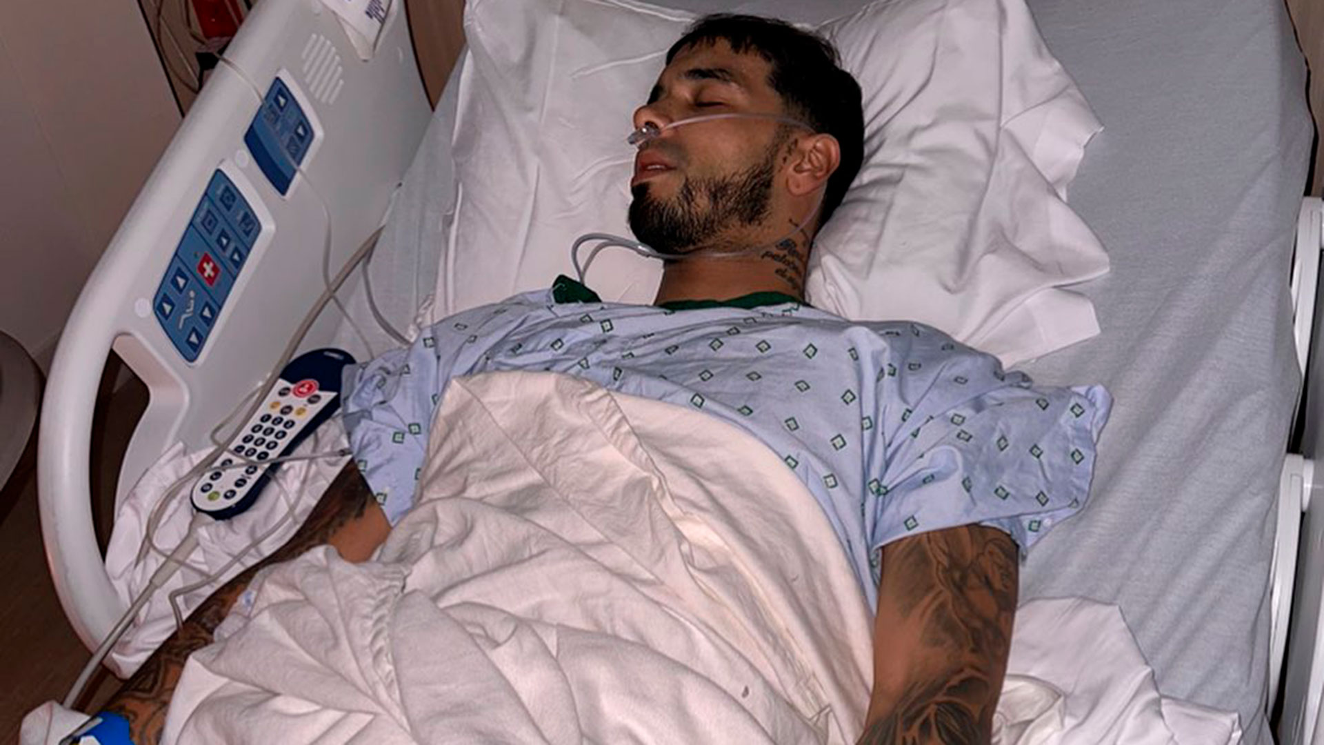 Anuel AA, expareja de Karol G, OPERADO de urgencia "por una cuestión de  vida o muerte"