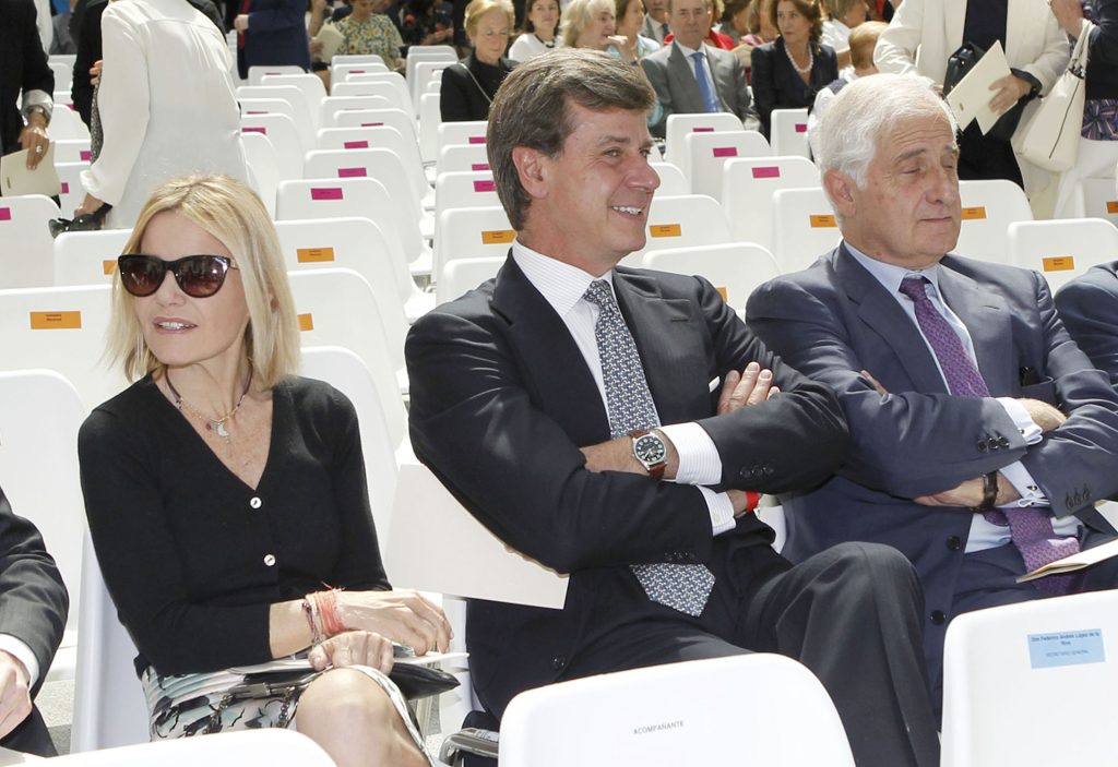 Cayetano, Eugenia y Alfonso Martínez de Irujo en un evento en 2015.