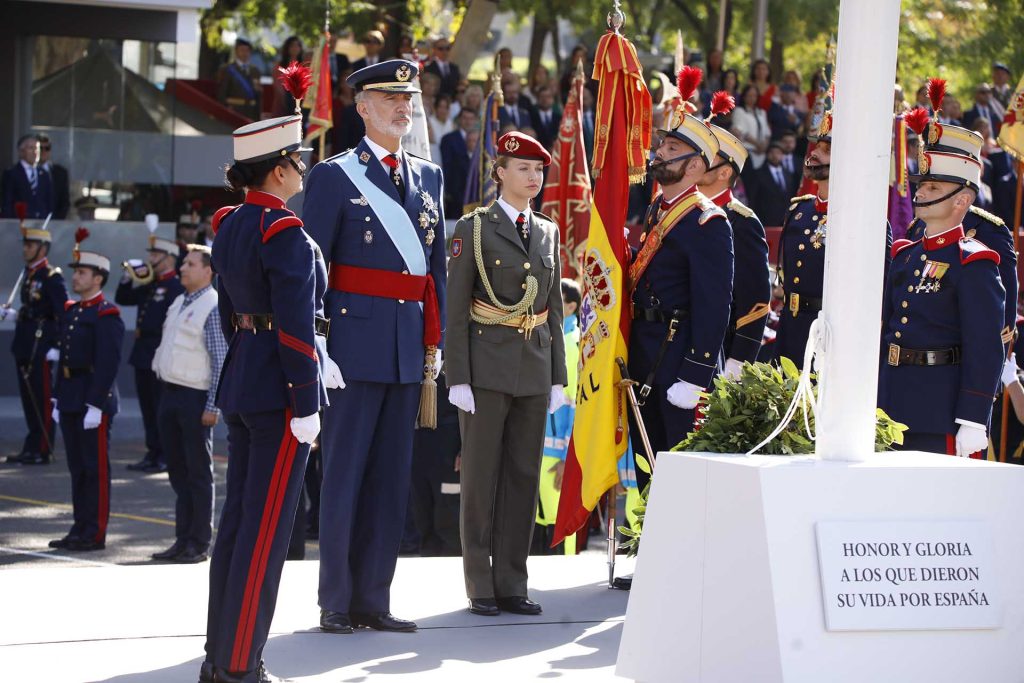 El aplomo de la Princesa Leonor, con el uniforme militar de gala, durante la Fiesta Nacional