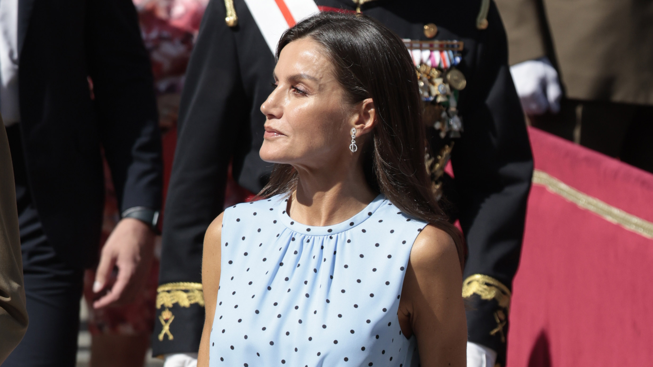 LA PRINCESA DE ASTURIAS JURA LA BANDERA, BAJO LA ATENTA MIRADA DE SUS PADRES SS.MM. LOS REYES, EN LA ACADEMIA MILITAR DE ZARAGOZA