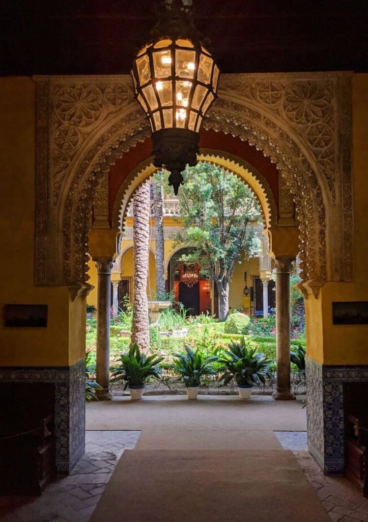 El Palacio de Dueñas, por dentro: así es el escenario del bautizo del bautizo de Sofía, la hija de los duques de Huéscar