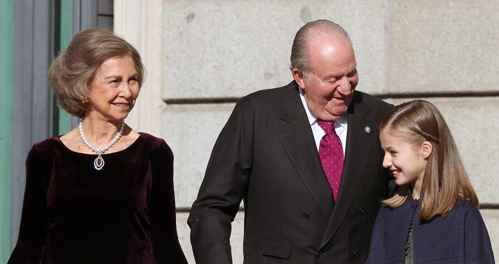 Los Reyes eméritos Juan Carlos y Sofía, con su nieta Leonor en el 40 aniversario de la Constitución, en 2018 