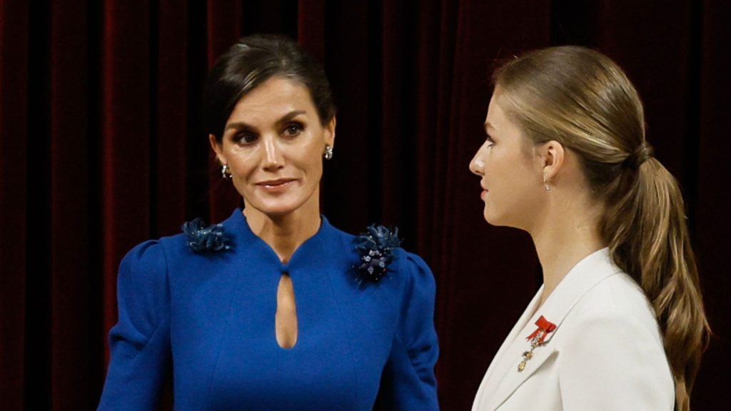 El precioso gesto de la Reina Letizia (y Felipe) con la coleta de Leonor que se ha convertido en viral
